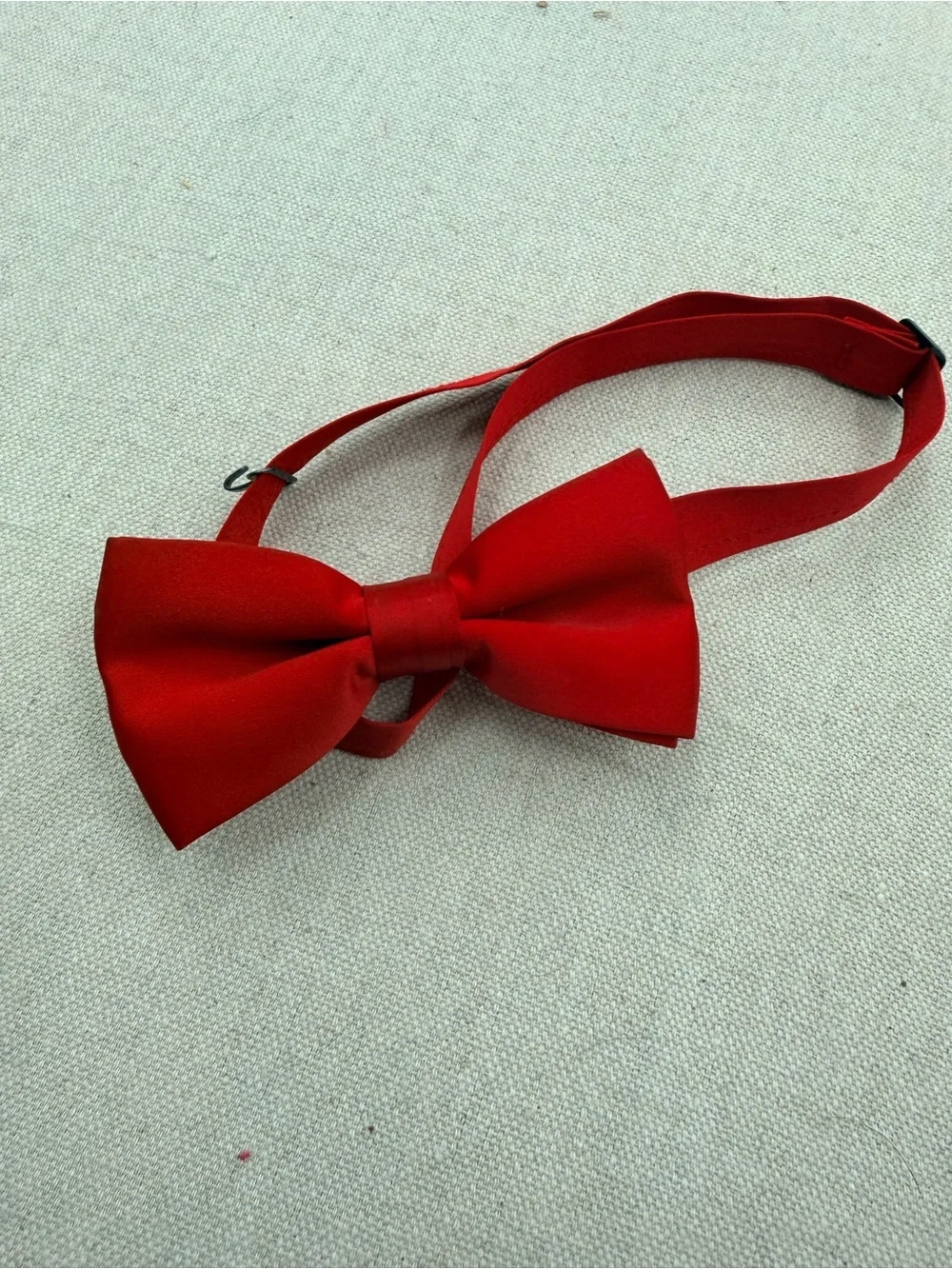 Classic Red Pre-Tied Bow Tie for Men
